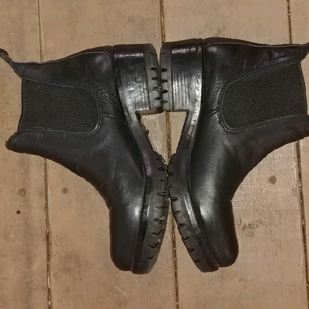 Bueno Black Leather Chelsea Boots - Picture 7 of 8